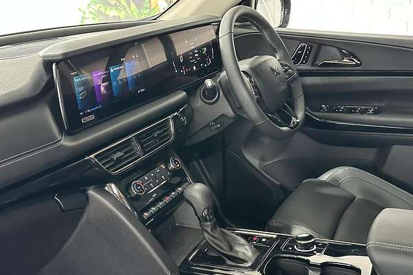 2024 Mahindra XUV700 AX7L Black Edition