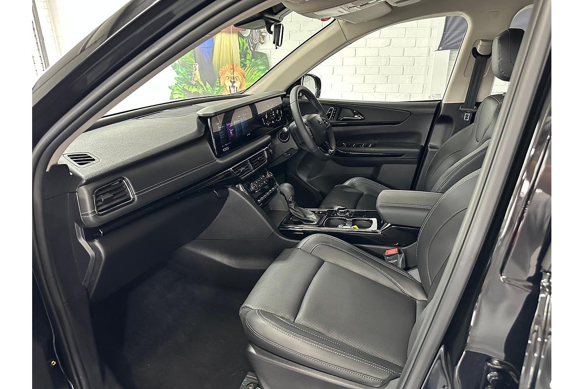 2024 Mahindra XUV700 AX7L Black Edition