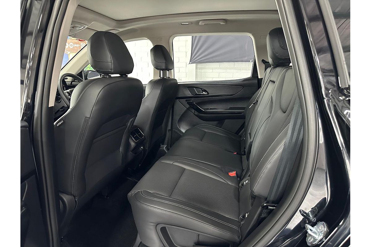 2024 Mahindra XUV700 AX7L Black Edition
