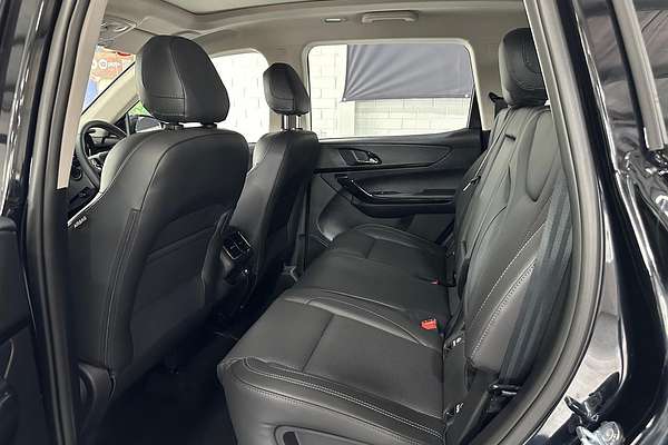 2024 Mahindra XUV700 AX7L Black Edition