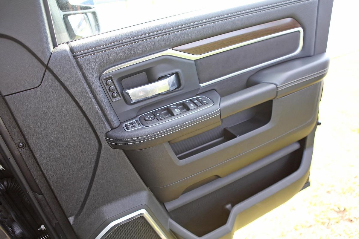 2024 RAM 2500 Laramie Rambox DJ 4X4