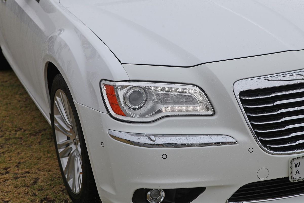 2013 Chrysler 300 Limited LX