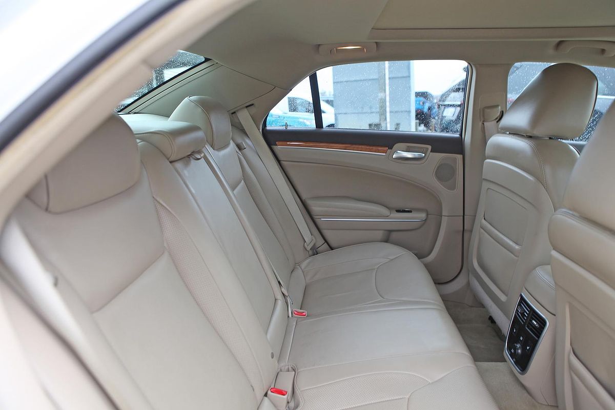 2013 Chrysler 300 Limited LX