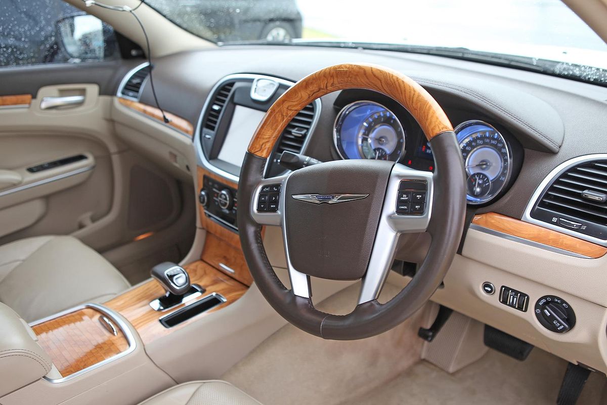 2013 Chrysler 300 Limited LX