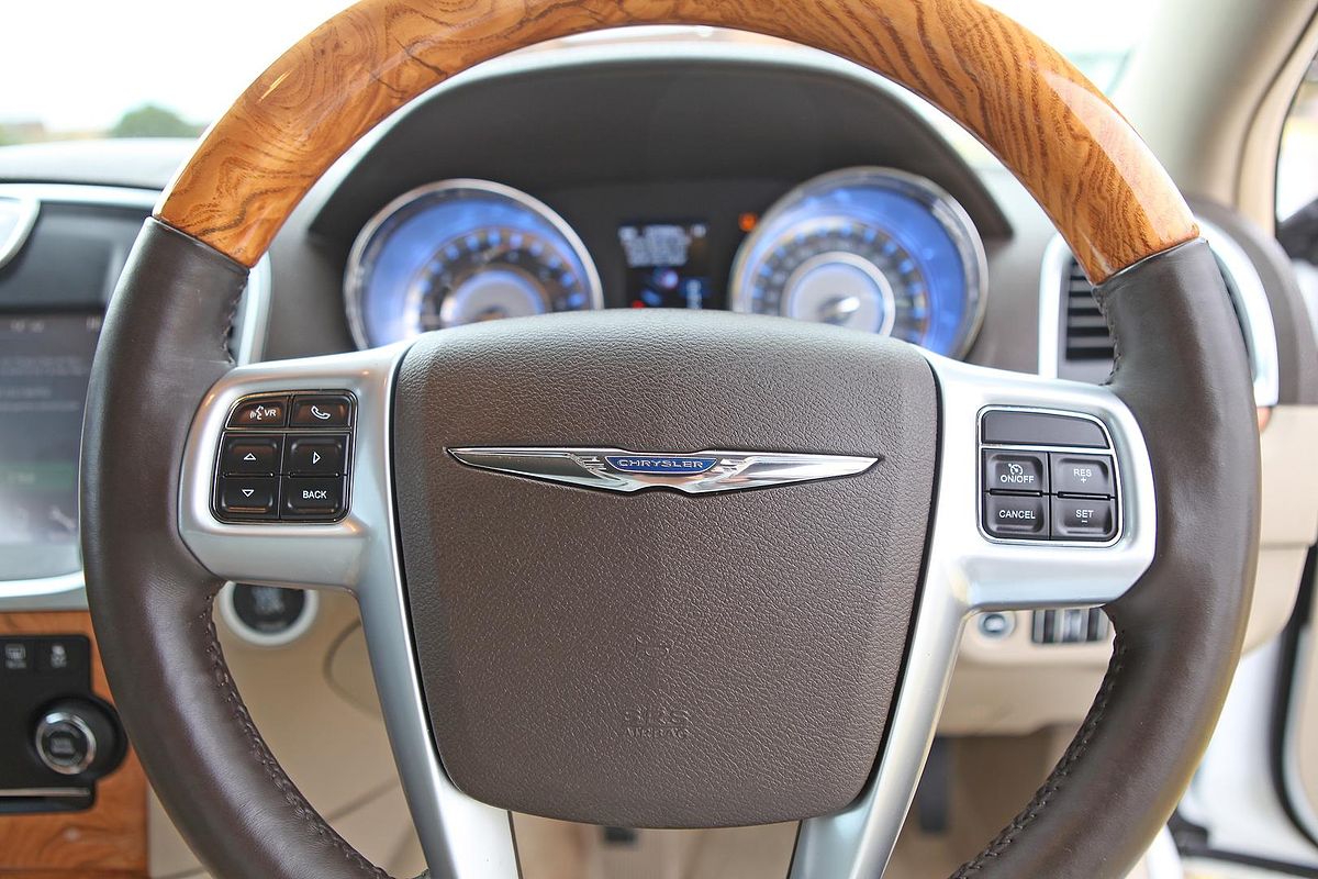 2013 Chrysler 300 Limited LX