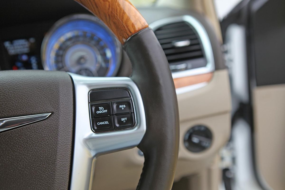 2013 Chrysler 300 Limited LX