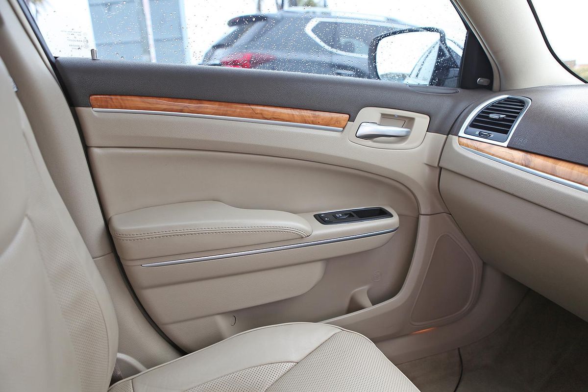 2013 Chrysler 300 Limited LX