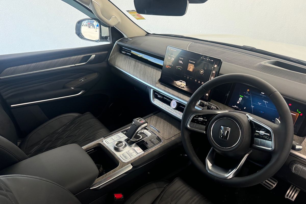 2024 GWM Tank 500 Lux Hybrid P03