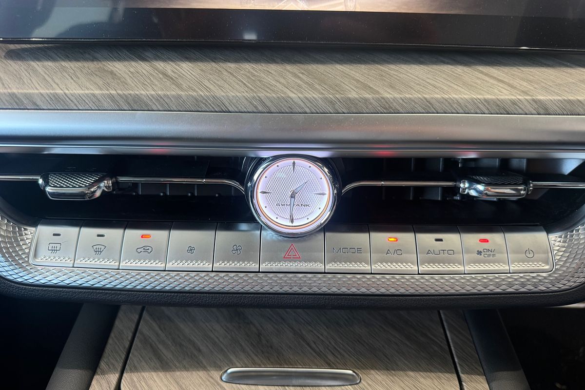 2024 GWM Tank 500 Lux Hybrid P03