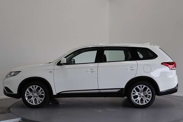 2021 Mitsubishi Outlander ES 7 SEAT AWD EEDWAGON ZL6M46