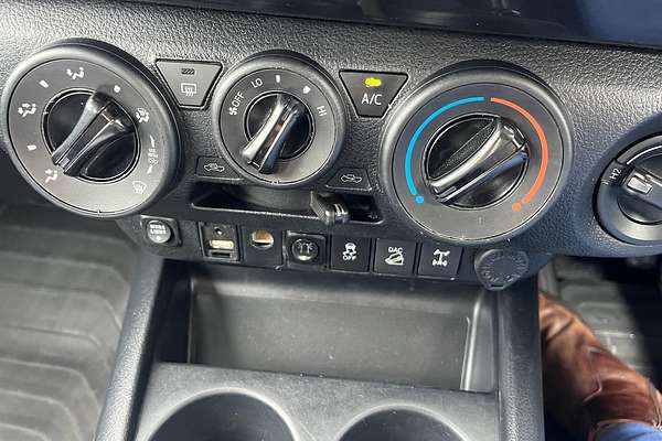 2017 Toyota Hilux SR GUN126R 4X4