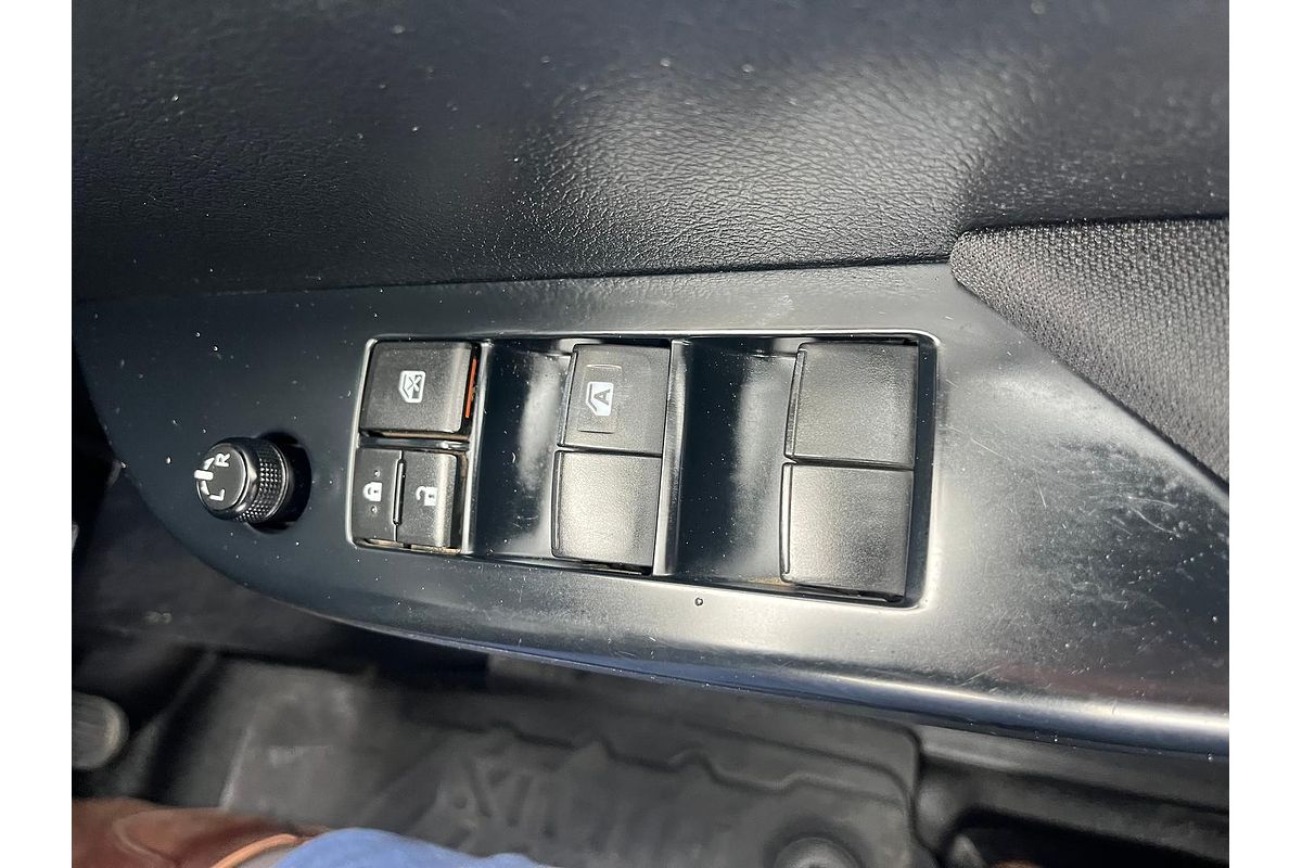 2017 Toyota Hilux SR GUN126R 4X4