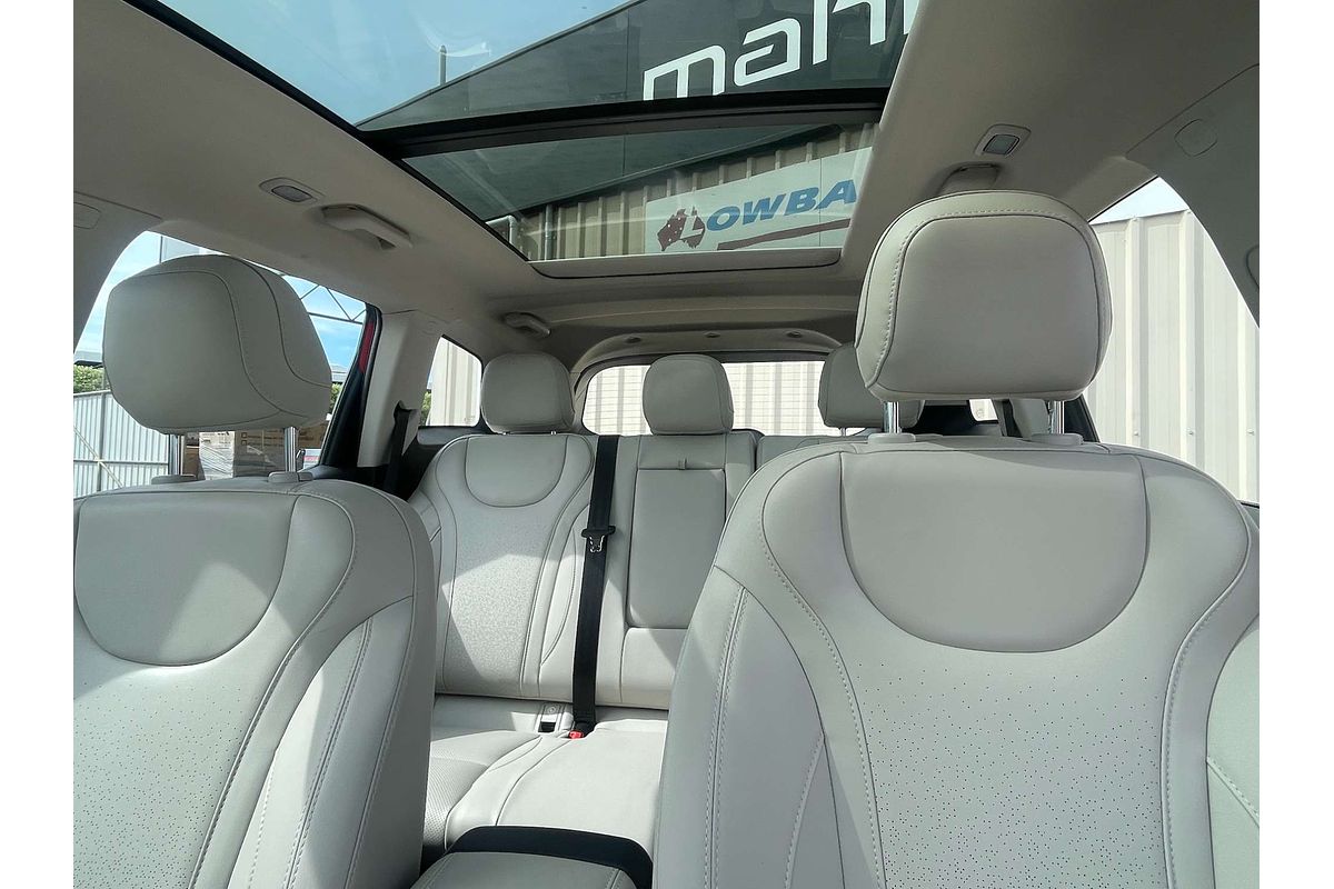2023 Mahindra XUV700 AX7