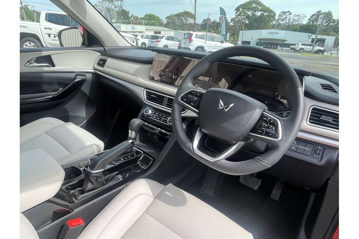 2023 Mahindra XUV700 AX7