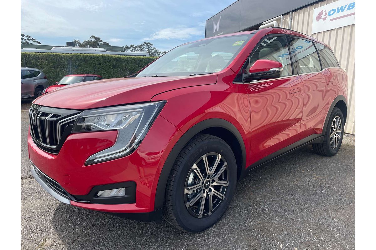 2023 Mahindra XUV700 AX7