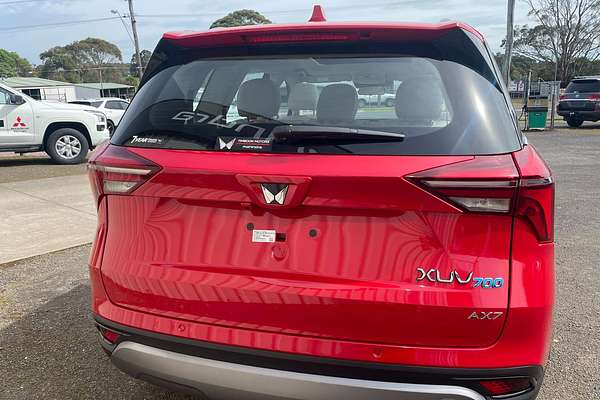 2023 Mahindra XUV700 AX7