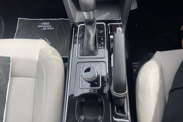 2023 Mahindra XUV700 AX7