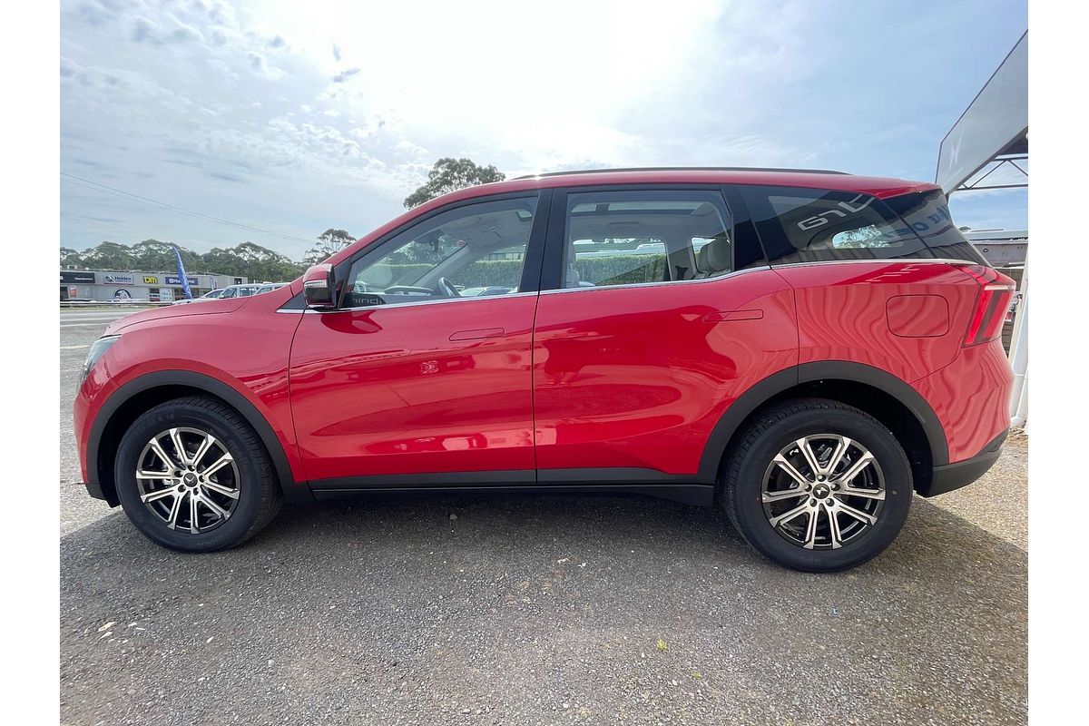 2023 Mahindra XUV700 AX7