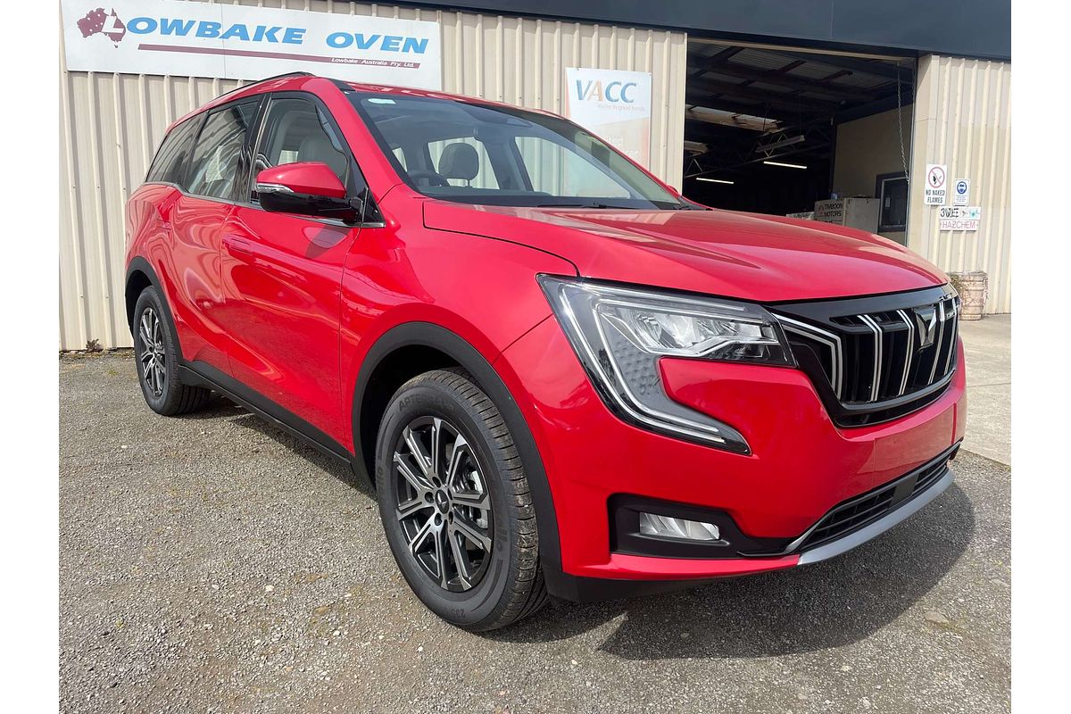 2023 Mahindra XUV700 AX7