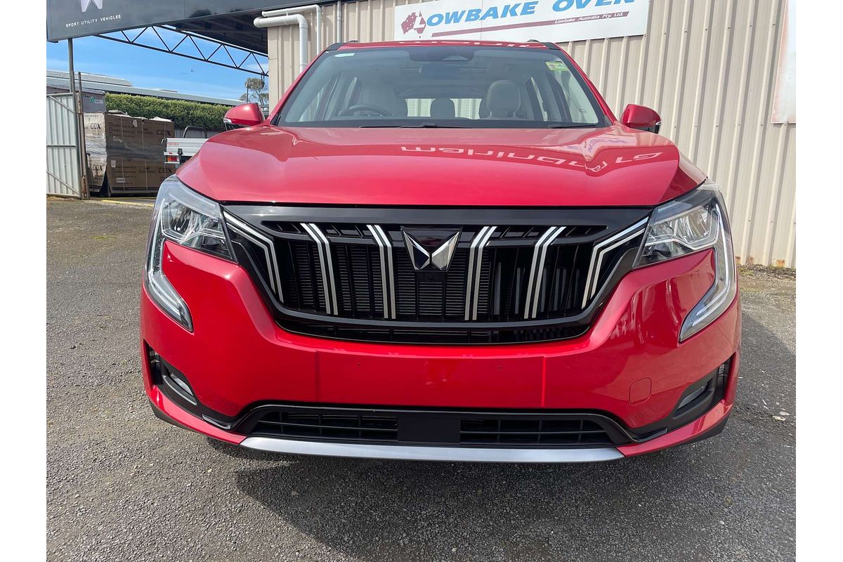 2023 Mahindra XUV700 AX7