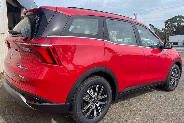 2023 Mahindra XUV700 AX7