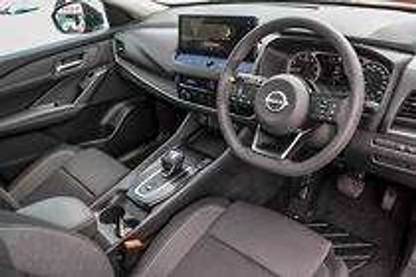 2024 Nissan QASHQAI ST+ J12