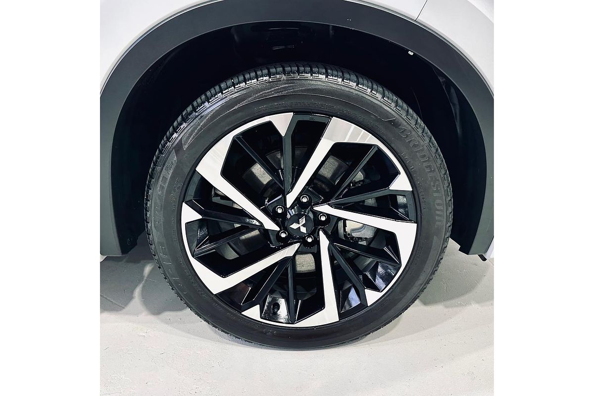 2022 Mitsubishi Outlander PHEV Exceed ZM