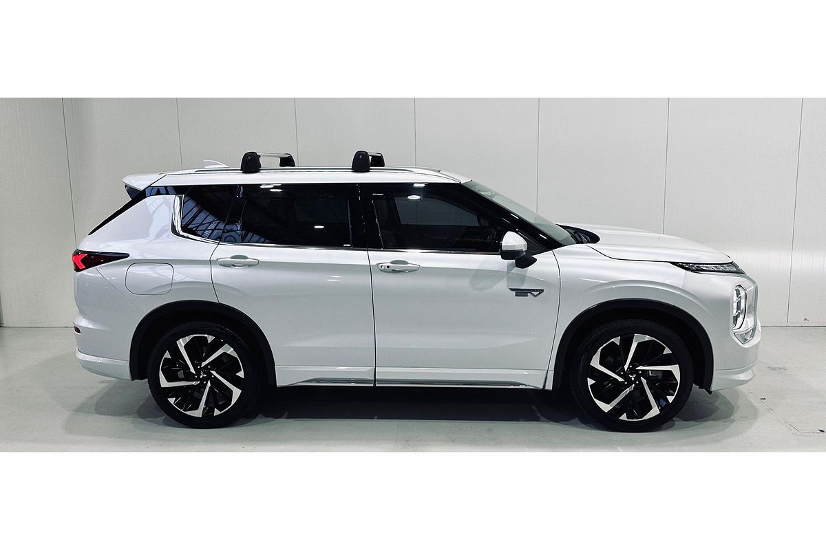 2022 Mitsubishi Outlander PHEV Exceed ZM