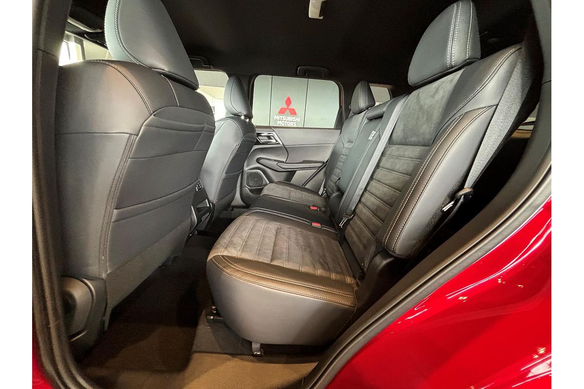 2024 Mitsubishi Outlander Black Edition ZM