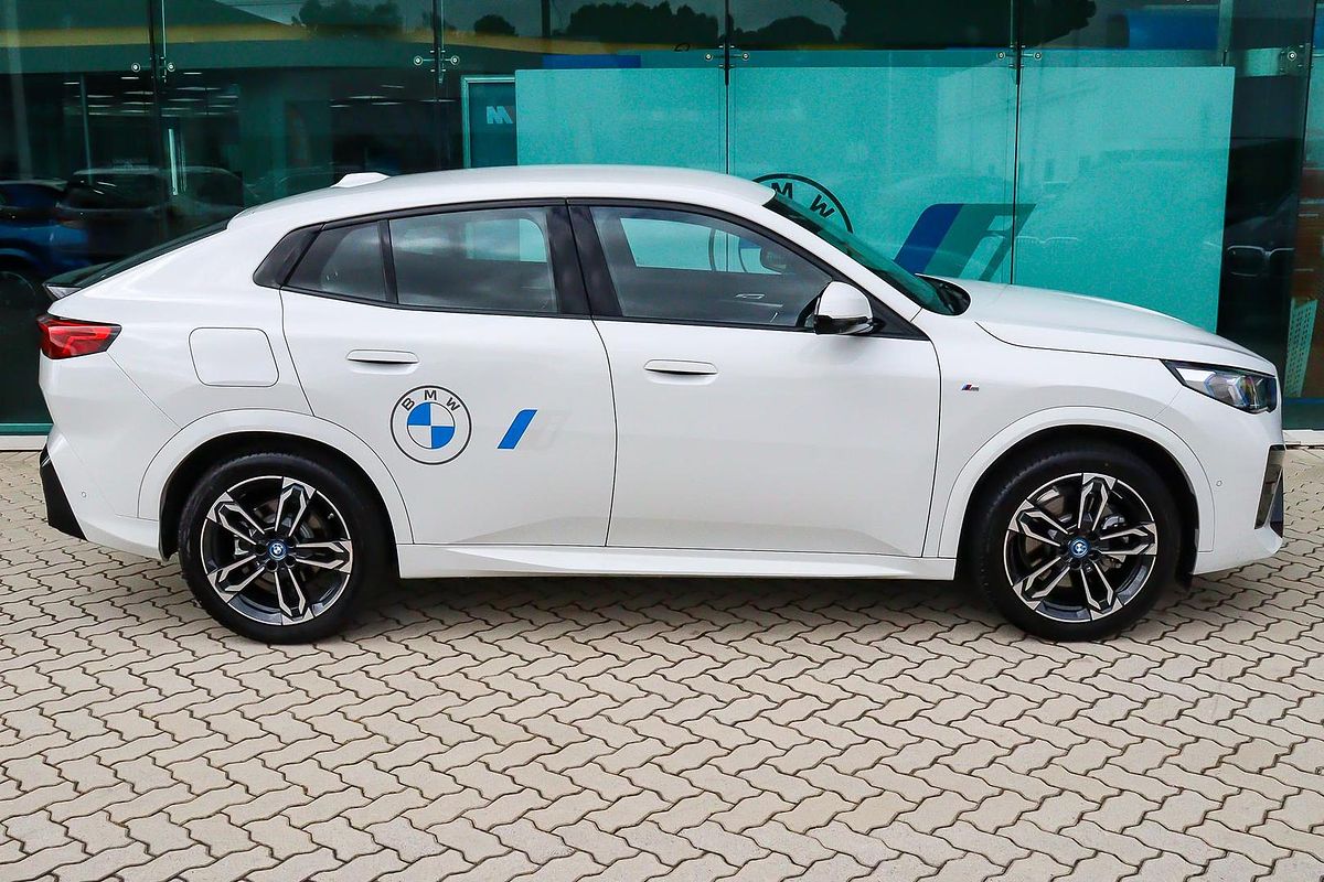 2024 BMW iX2 xDrive30 M Sport U10