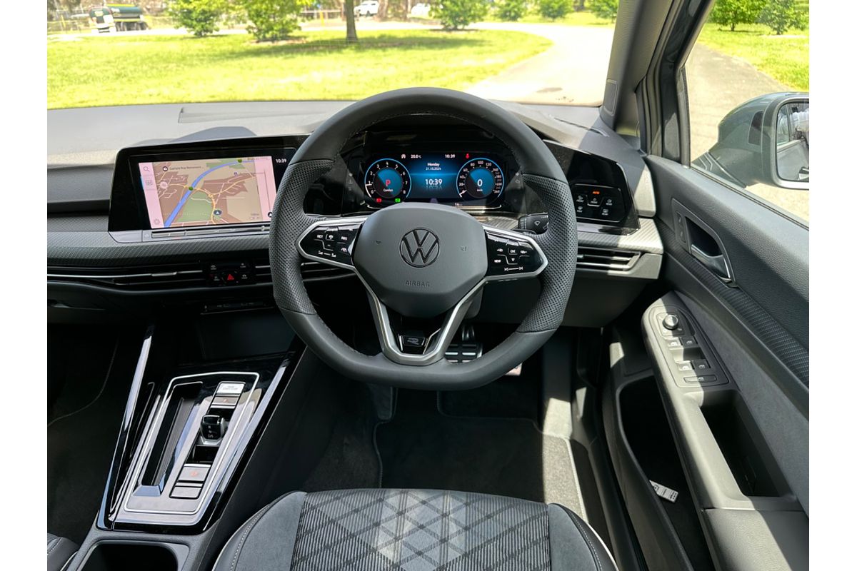 2024 Volkswagen Golf 110TSI R-Line 8