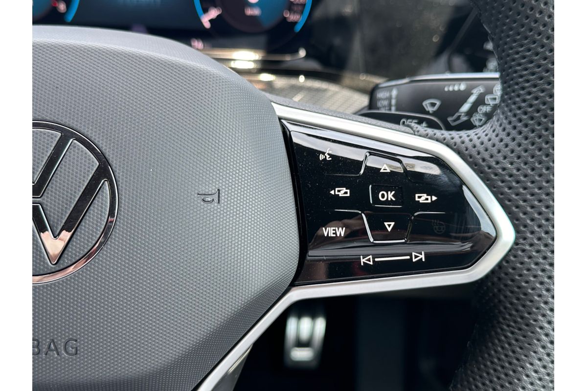 2024 Volkswagen Golf 110TSI R-Line 8