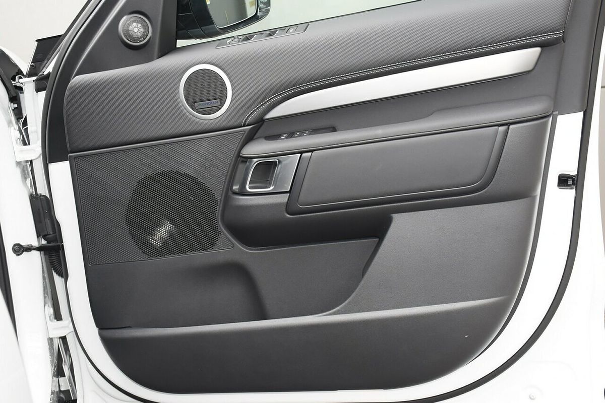 2024 Land Rover Discovery D300 Dynamic SE Series 5