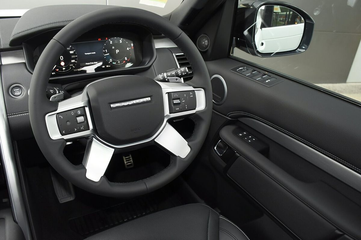 2024 Land Rover Discovery D300 Dynamic SE Series 5