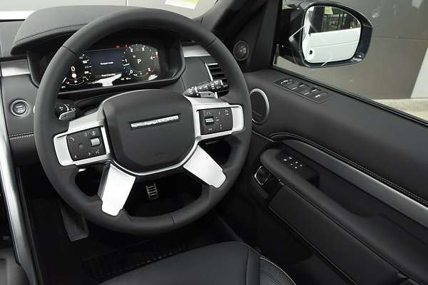 2024 Land Rover Discovery D300 Dynamic SE Series 5