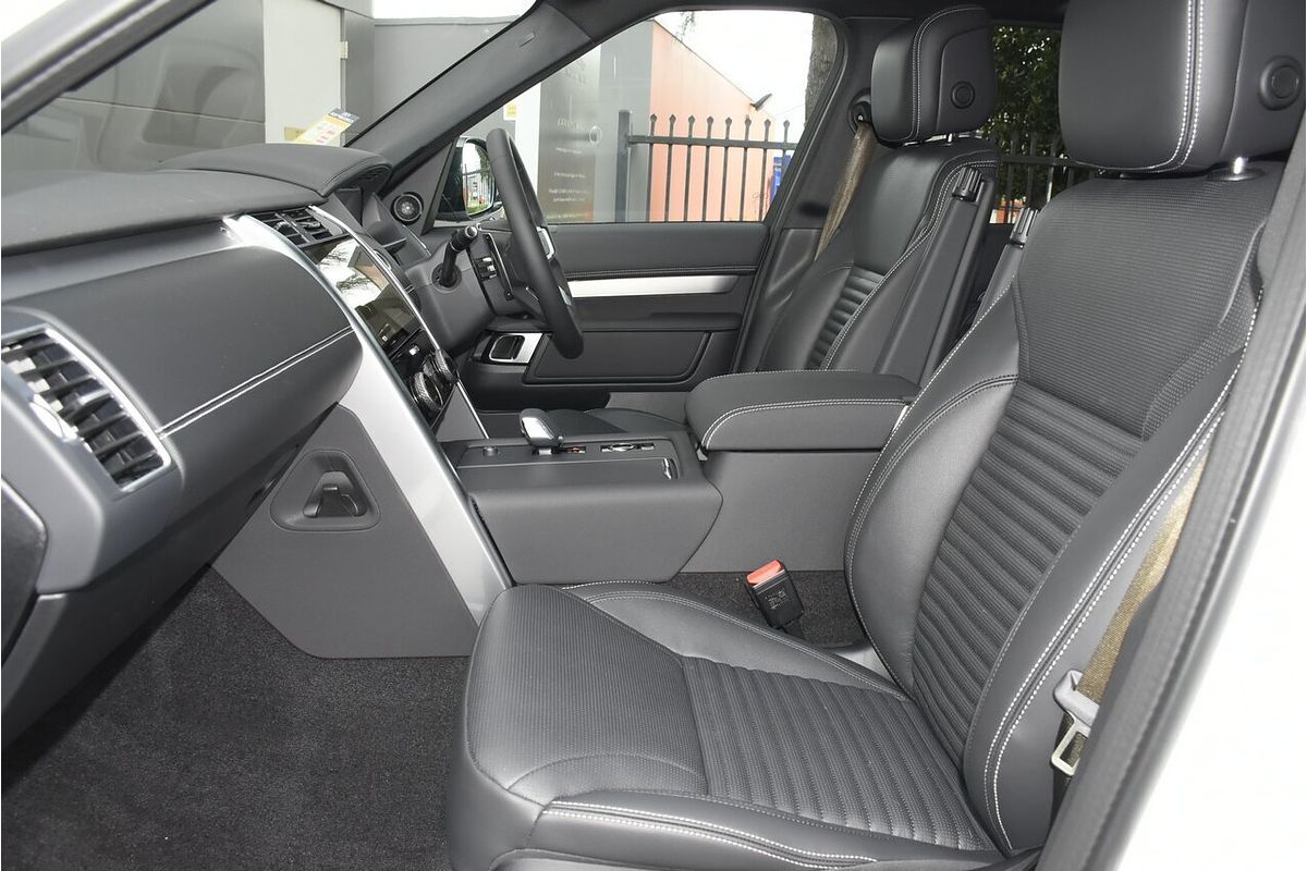 2024 Land Rover Discovery D300 Dynamic SE Series 5