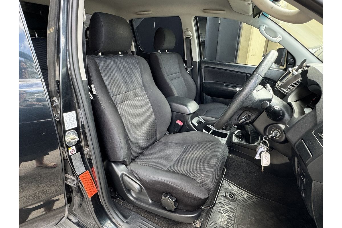 2015 Toyota Hilux SR5 (4x4) KUN26R MY14 4X4
