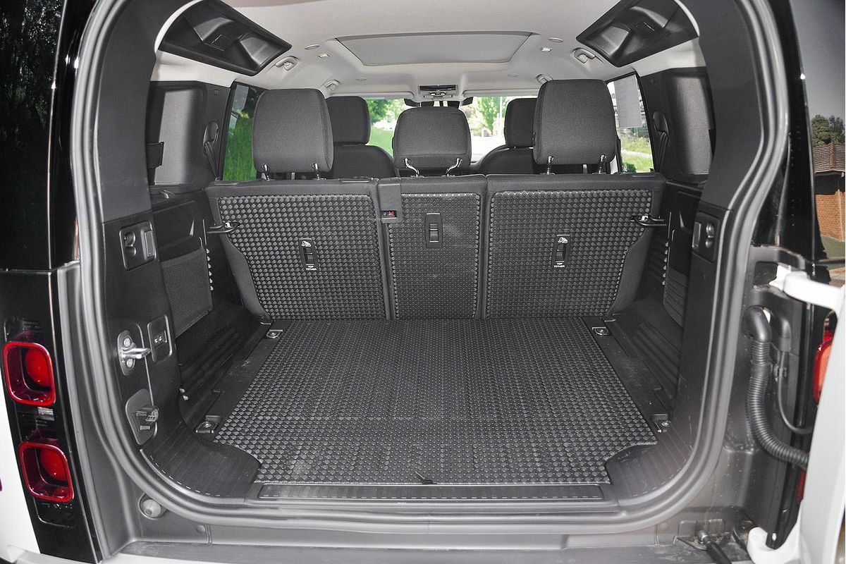 2023 Land Rover Defender 110 P300 L663