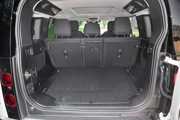 2023 Land Rover Defender 110 P300 L663
