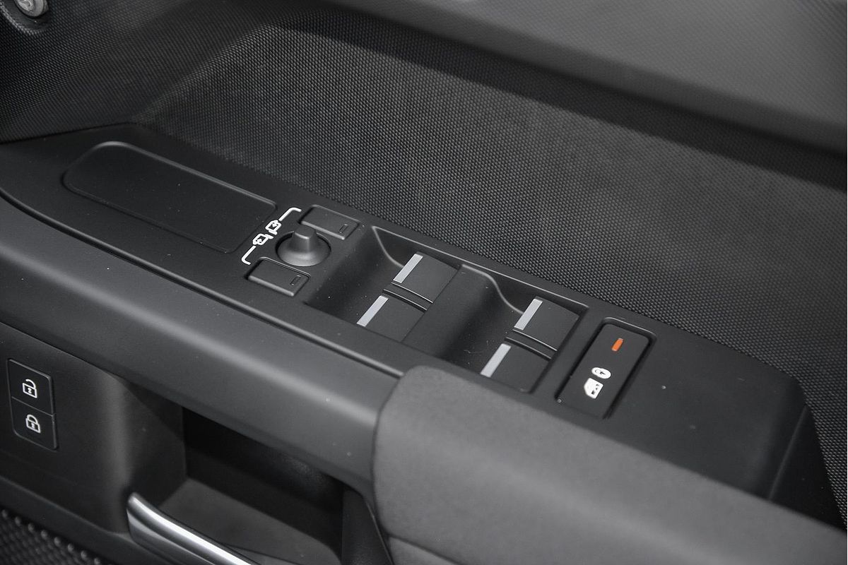 2023 Land Rover Defender 110 P300 L663