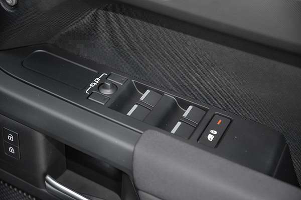 2023 Land Rover Defender 110 P300 L663