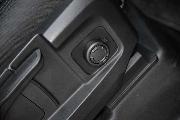 2023 Land Rover Defender 110 P300 L663
