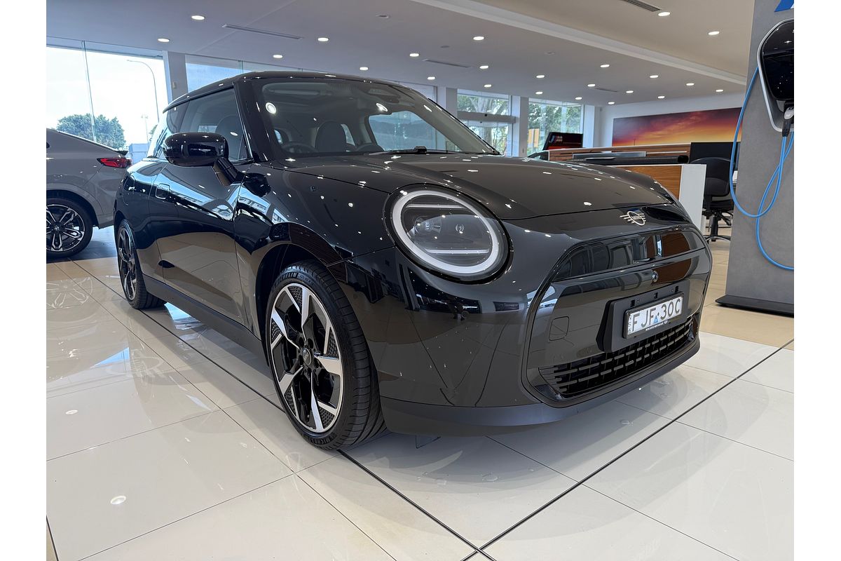 2024 MINI Cooper E Classic J01