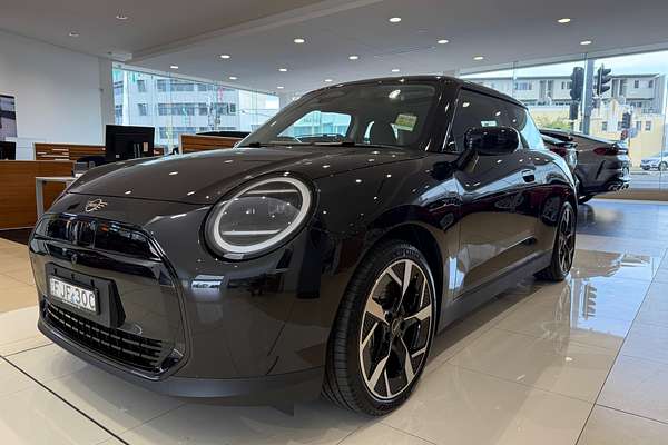 2024 MINI Cooper E Classic J01