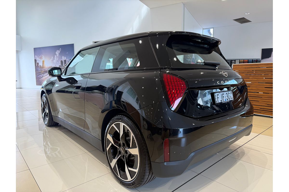 2024 MINI Cooper E Classic J01