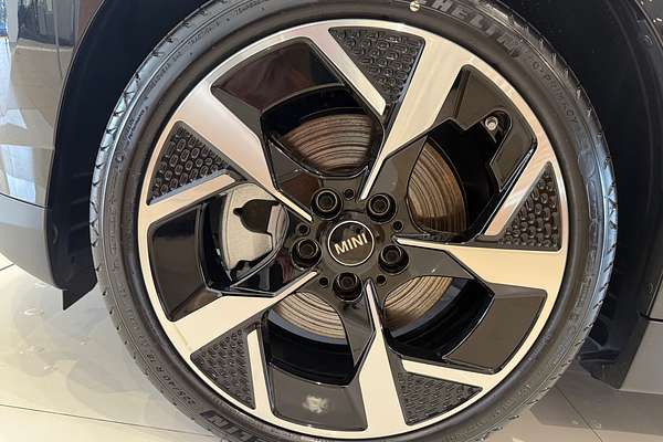 2024 MINI Cooper E Classic J01