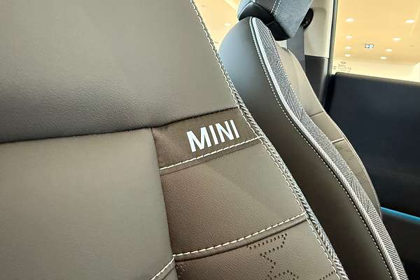 2024 MINI Cooper E Classic J01