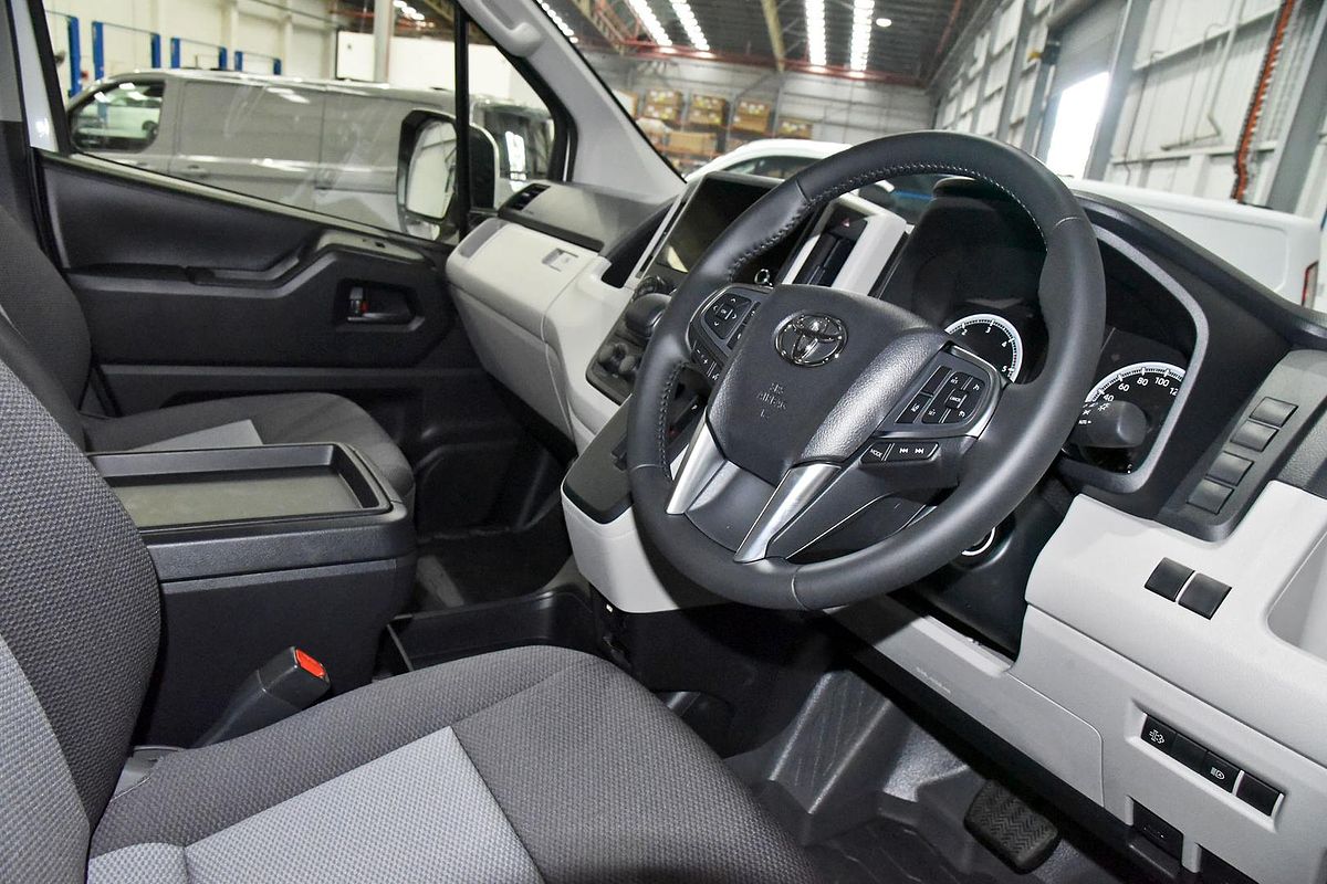 2024 Toyota Hiace Commuter GDH322R