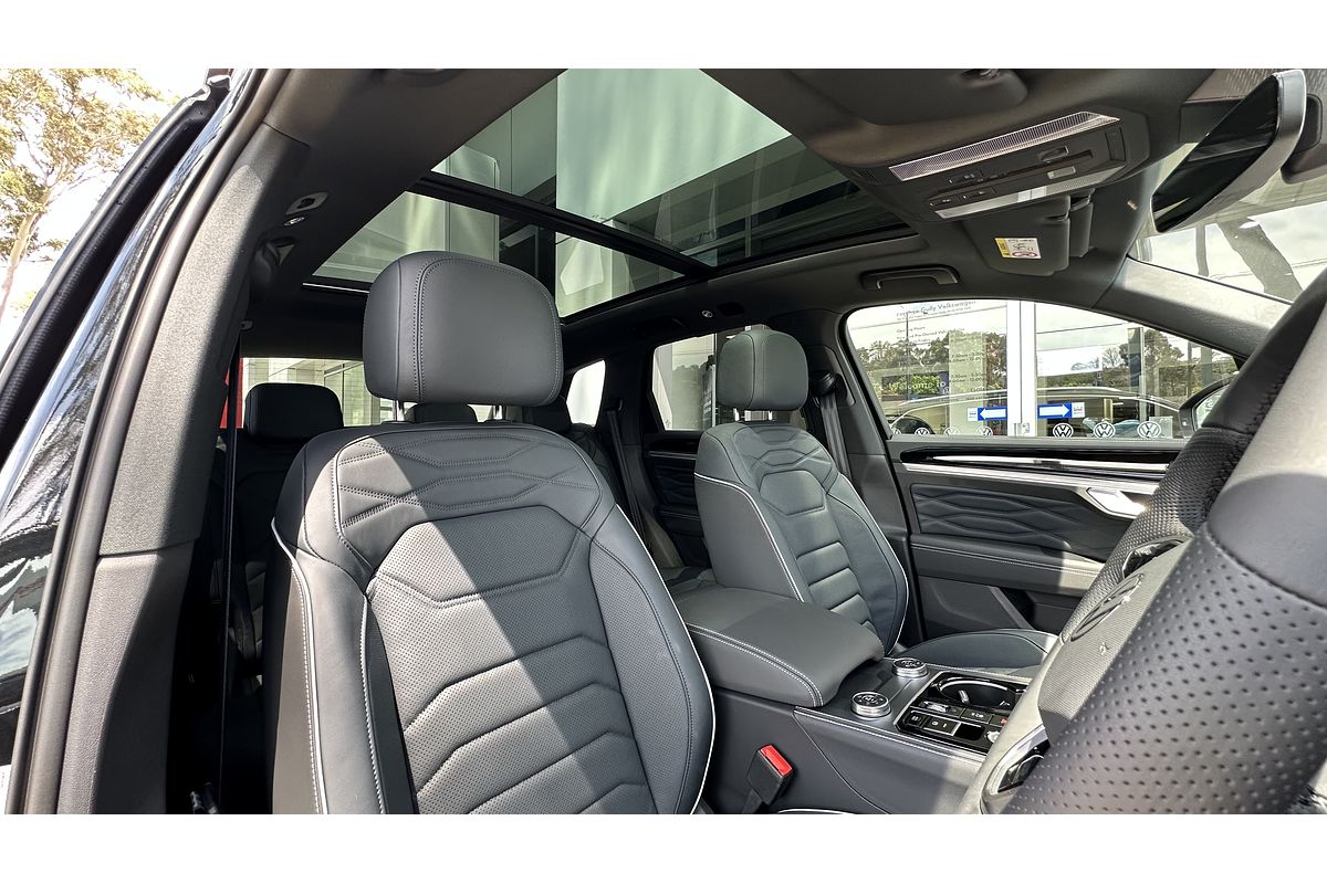 2024 Volkswagen Touareg 210TDI R-Line RC