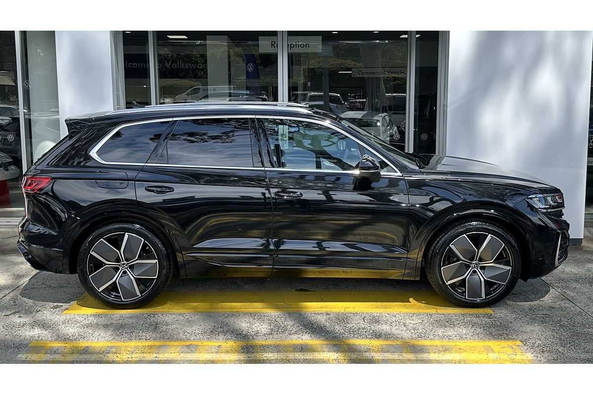 2024 Volkswagen Touareg 210TDI R-Line RC